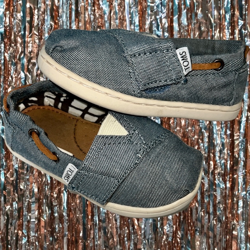 TOMS kids size 6T